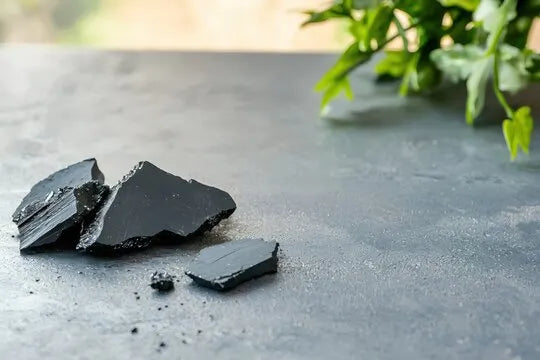 Shungite: Proprietà, Benefici e Uso - Pietra di Protezione e Energizzante﻿